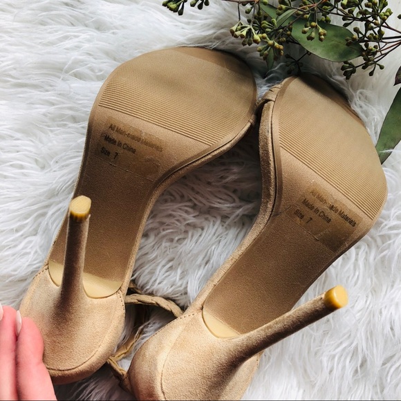 Cream color sandals wet seal size 7. Like new. - Picture 5 of 7